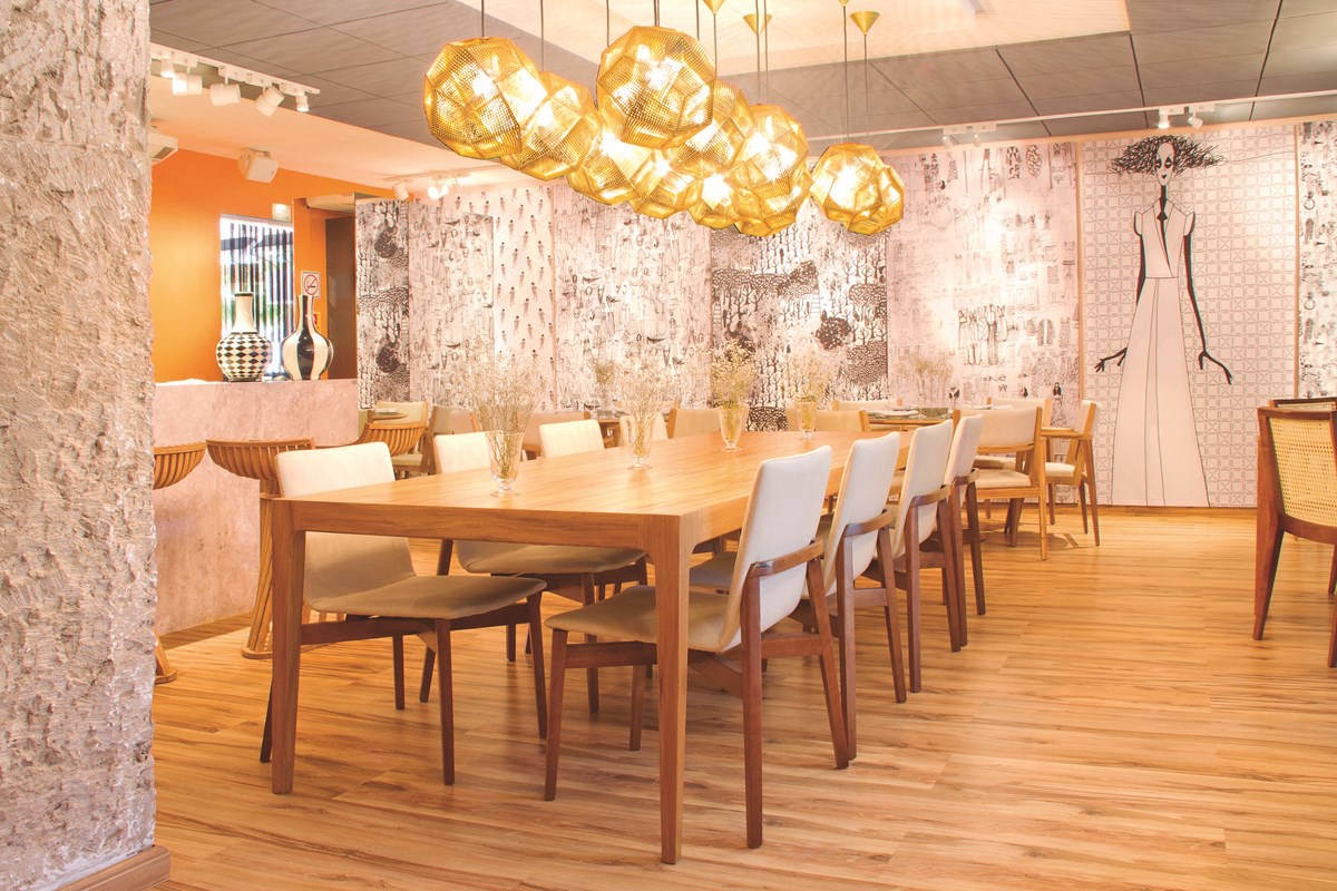 Sala de jantar com piso Eucafloor New Elegance Carvalho Córdoba